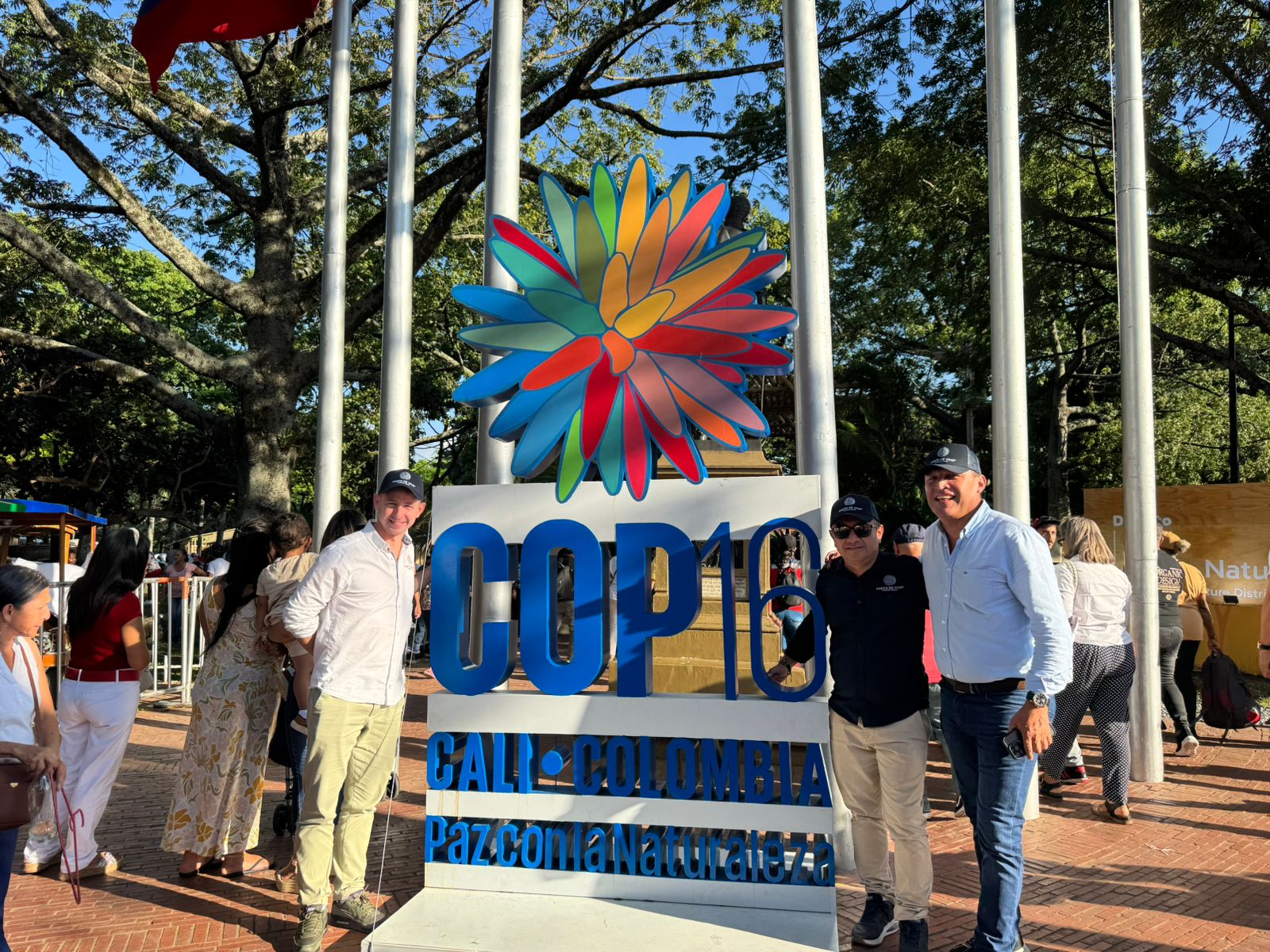 Le directeur de Fonto de vivo Anthony Cailleau et César à la COP 6 à Cali en Colombie