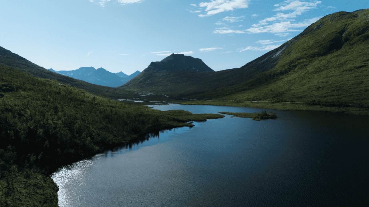 Eau douce d'un lac situé aux iles Lofoten en Norvège