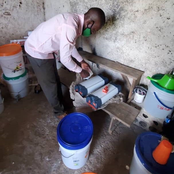 Photo du purificateur d'eau ORISA durant un déploiement à Haïti