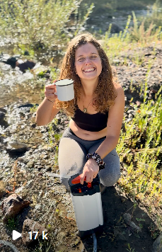 colinevasion influenceuse qui a adopté le purificateur d'eau ORISA et collabore avec Fonto de vivo