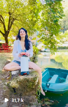 laetitia eido  influenceuse qui a adopté le purificateur d'eau ORISA et collabore avec Fonto de vivo