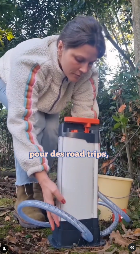 Nouvelle empreinte influenceurs qui a adopté le purificateur d'eau ORISA et collabore avec Fonto de vivo