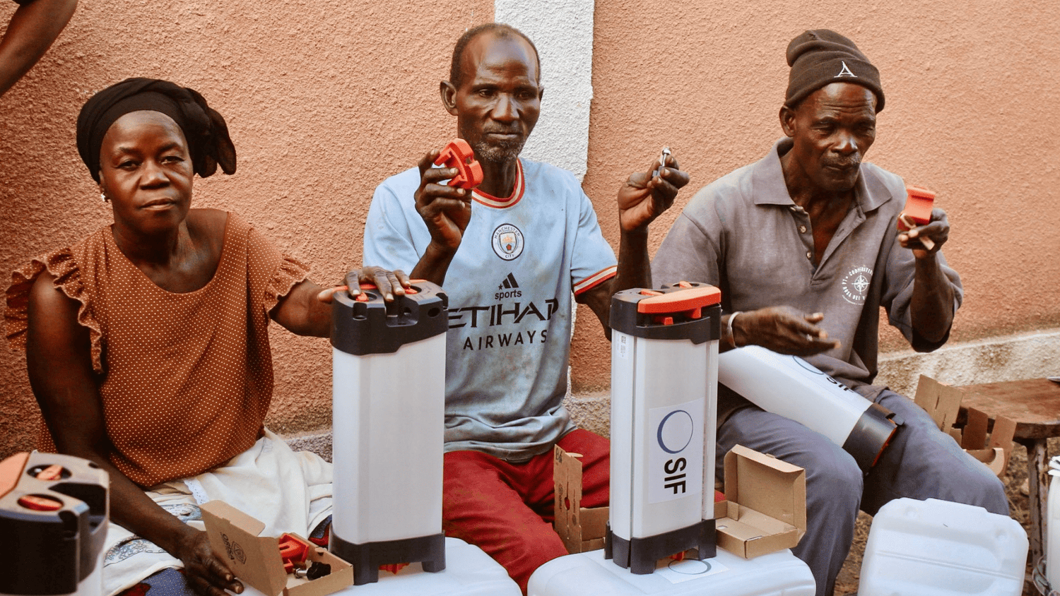 bénéficiaires du purificateur d'eau ORISA au Burkina Faso dans un village rural