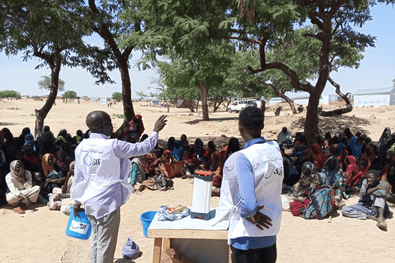 Photo d'un déploiement de purificateurs d'eau ORISA au Tchad en tant qu'image de couverture de la page contact humanitaire de Fonto de vivo