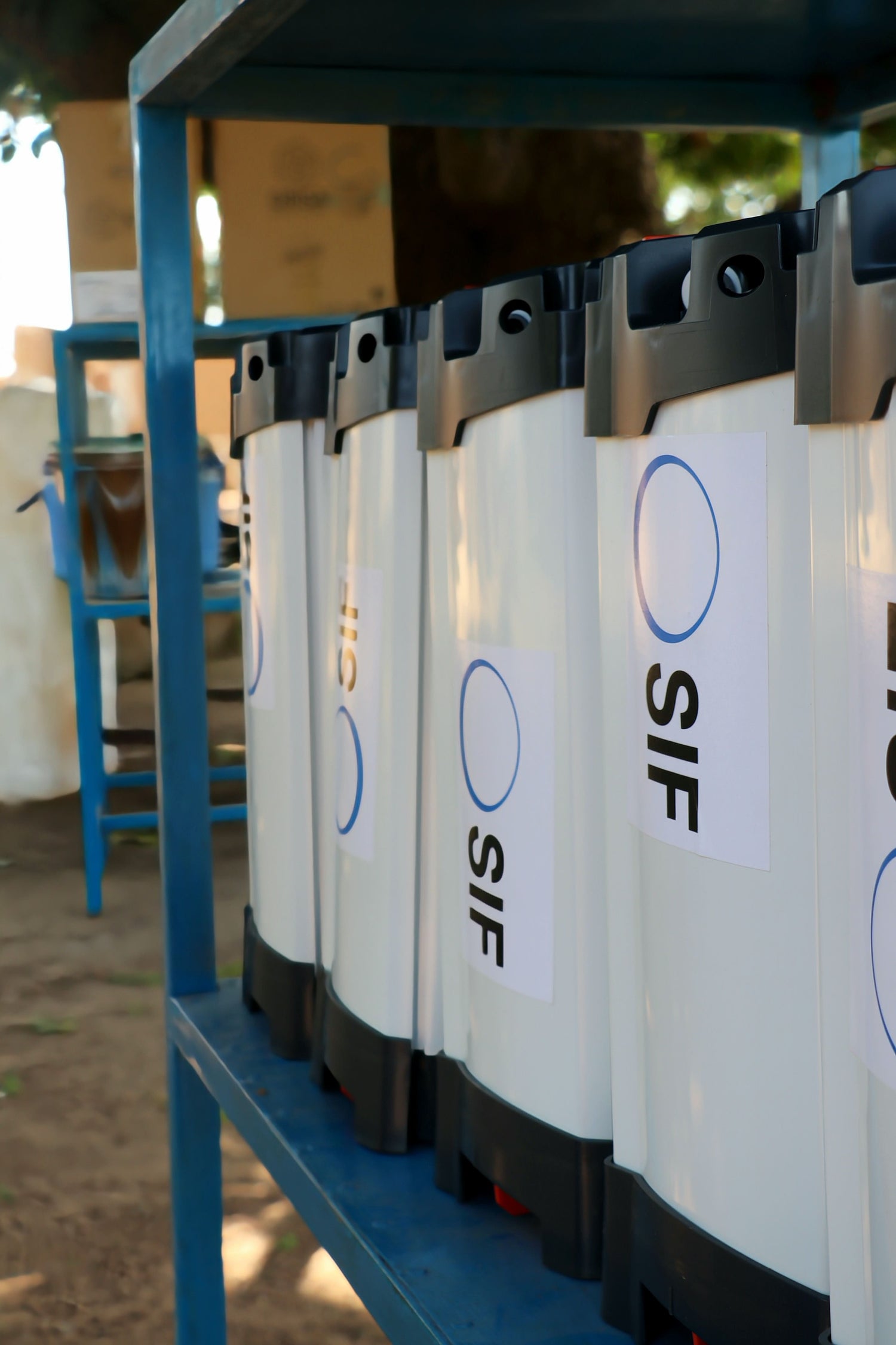 Purificateurs d'eau ORISA stockés par le Secours Islamique France