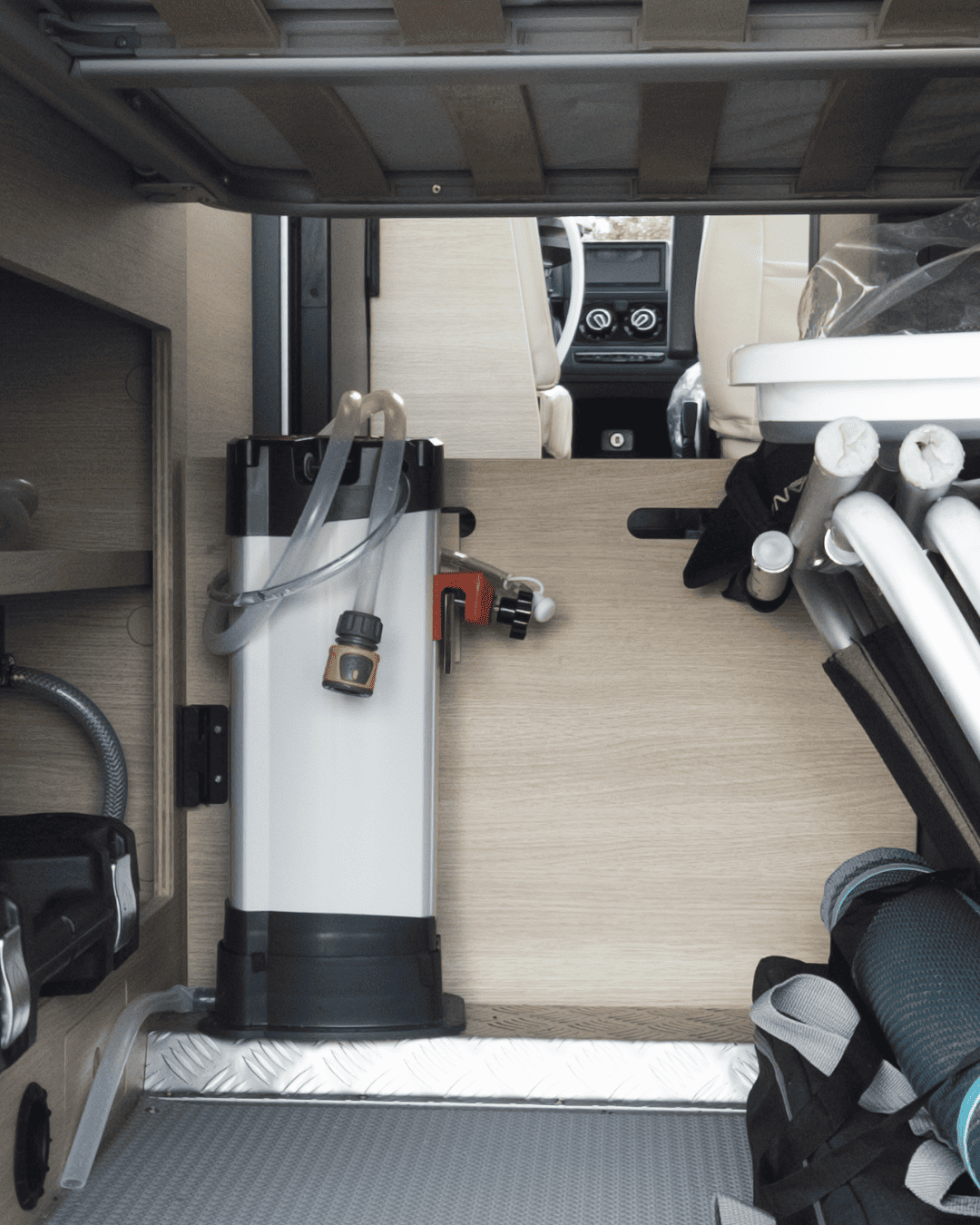 rangement du filtre à eau orisa dans un véhicule aménagé, camping-car, van fourgon