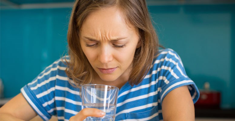 De l'eau avec un mauvais goût