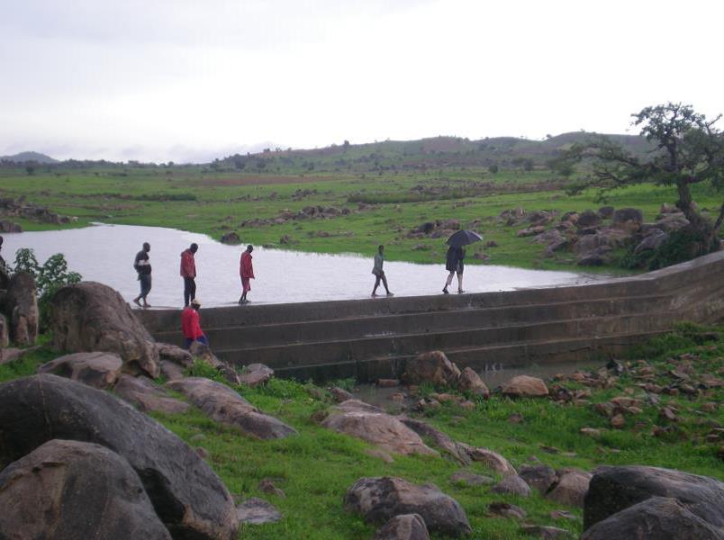 Un bief (mini-barrage) est construit à Donakrivin près de Guilli. Il a été financé par Echanges France Cameroun 